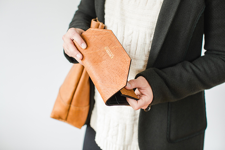 Amy Rae and Co with R Riveter American Handmade bags supporting military spouses. Creating mobile flexible income for military spouses.